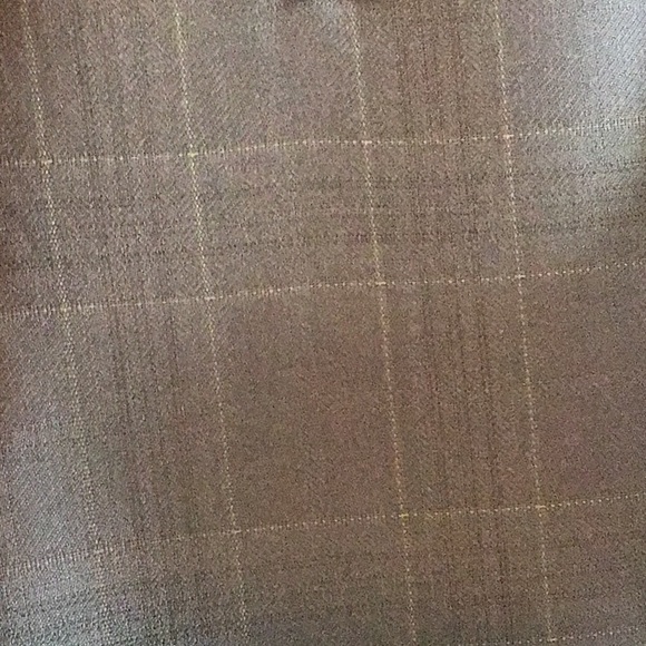 New Vicki Uomo 46L/40W Tan with strips suit. - Picture 7 of 8